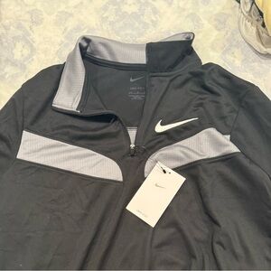kids large / women’s XS Nike quarterzip black with gray